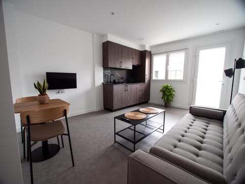 Communal lounge/ TV room, TV and multimedia, Kitchen or kitchenette, Living room, Seating area, Dining area, minibar