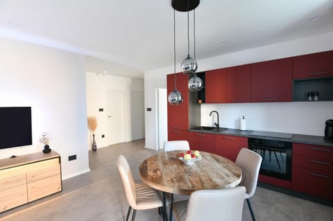 Dining area, kitchen