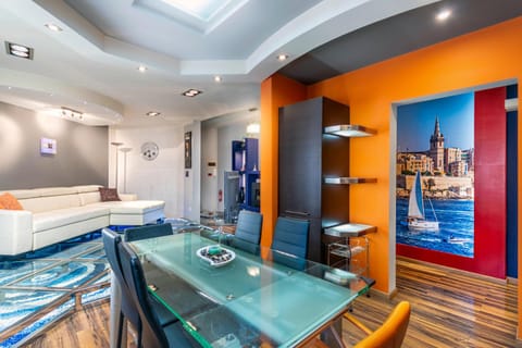 Living room, Dining area