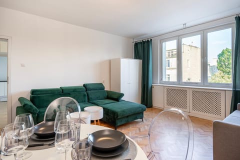 Kitchen or kitchenette, Seating area