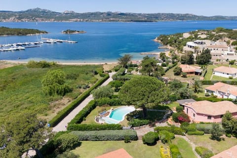 Villa con piscina e giardino Villa in Sardinia