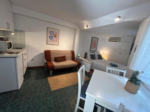 Apartment Garden Apartment in Makarska