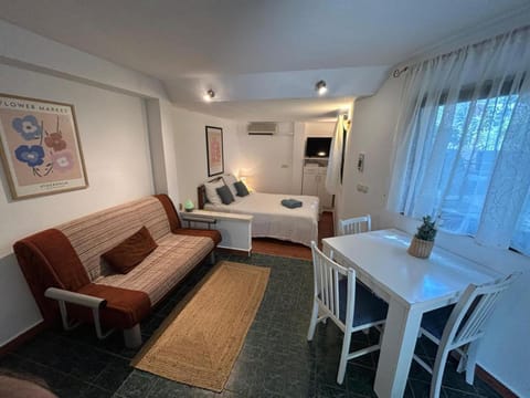 Apartment Garden Apartment in Makarska