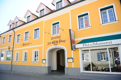 Facade/entrance