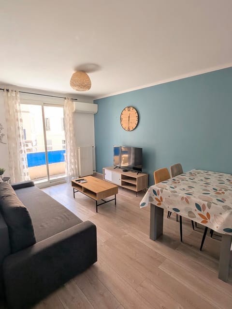 TV and multimedia, Living room, Dining area