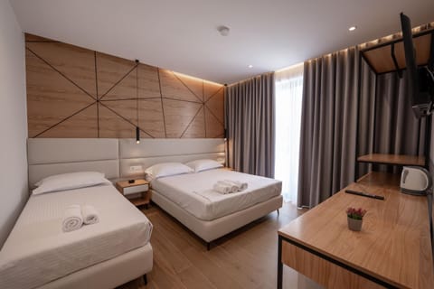 Bed, TV and multimedia, Bedroom, towels