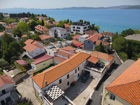 Property building, Neighbourhood, Bird's eye view