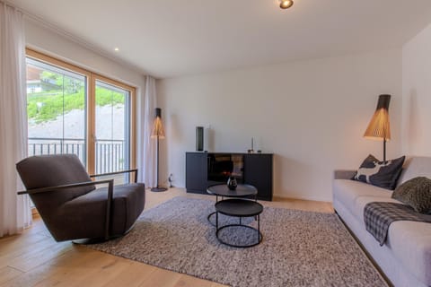 Living room, Seating area, fireplace