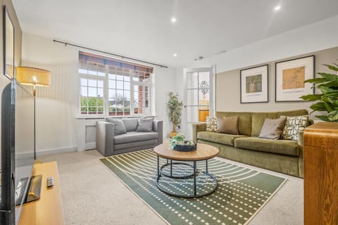 Modern House in Leicester - 6 Beds, 3 Car Driveway, Superfast WiFi, 3 Full Bathrooms Apartment in Leicester