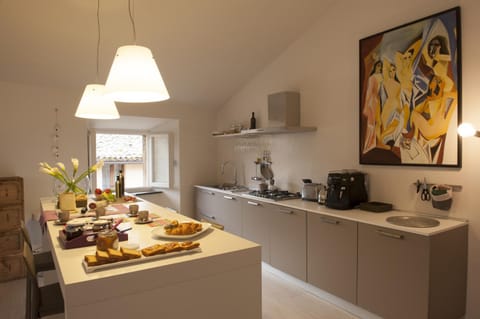 Kitchen or kitchenette, Dining area, Food