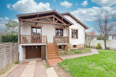 Property building, Patio, Garden, Balcony/Terrace, Garden view