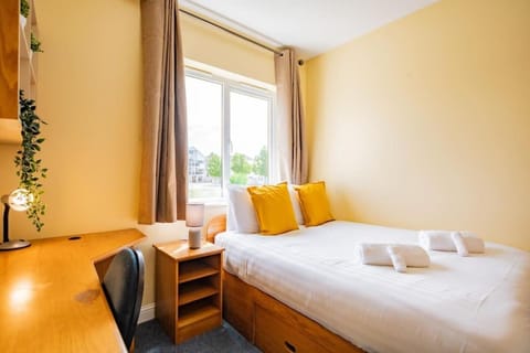 54 - Large Three Bed Apt with Parking Apartment in Galway