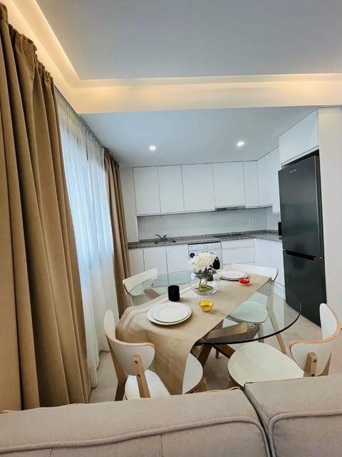 Seating area, Dining area