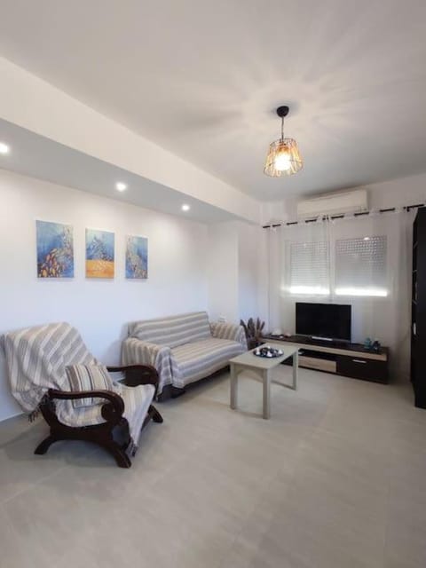 Communal lounge/ TV room, Living room, Seating area