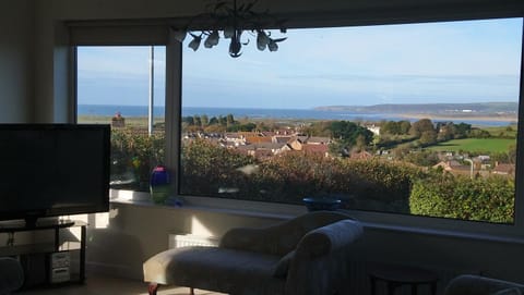 TV and multimedia, View (from property/room), Living room, Seating area, Evening entertainment, Sea view