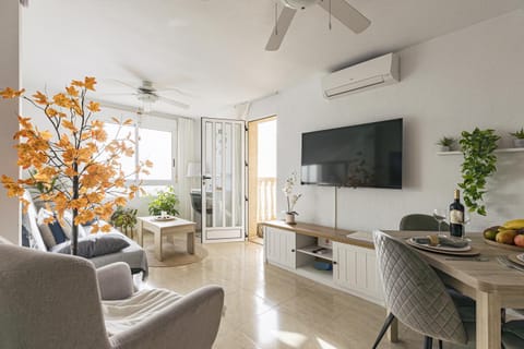 TV and multimedia, Living room, Seating area, Dining area, air conditioner