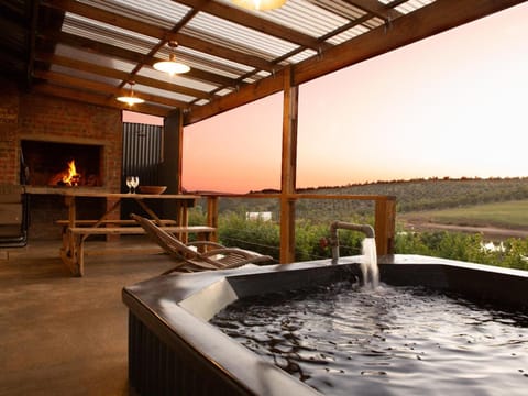 Natural landscape, BBQ facilities, Hot Tub, Hot Tub, Pool view, Pool view