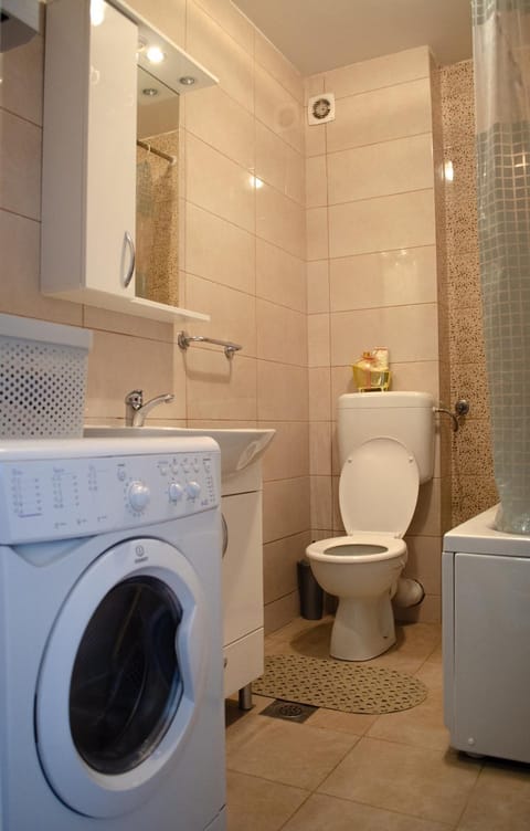 Toilet, Bath, washing machine, dryer