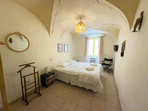 Bed, TV and multimedia, Photo of the whole room, Bedroom, towels