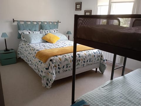 Bed, Photo of the whole room, bunk bed