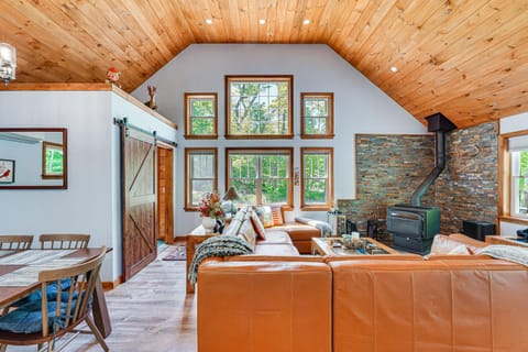 Near Hiking Trails and Ski Resorts Killington Home! House in Mendon