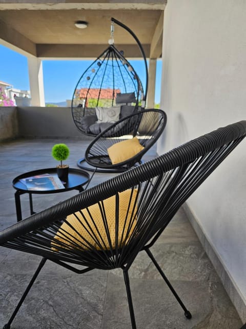 Balcony/Terrace, Seating area, Parking