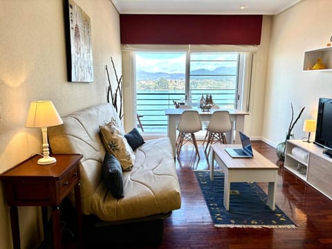 Natural landscape, TV and multimedia, Living room, Seating area, Dining area