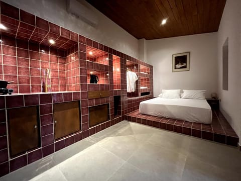 Bed, Kitchen or kitchenette