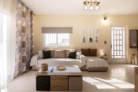 Bed, Living room, Photo of the whole room, Seating area, Bedroom