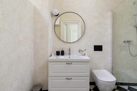 Toilet, Bathroom, towels