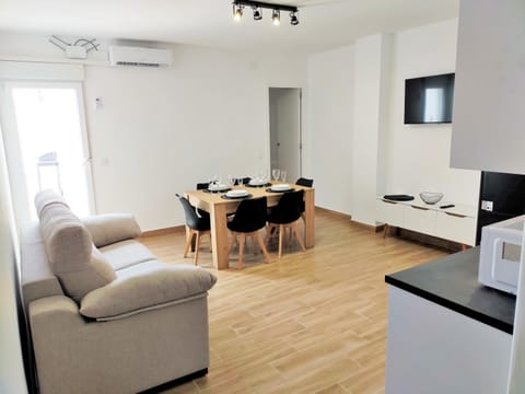 Communal lounge/ TV room, Living room, Dining area