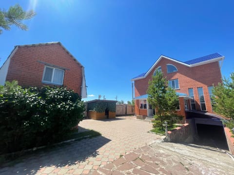 Property building, Day, Neighbourhood, Street view