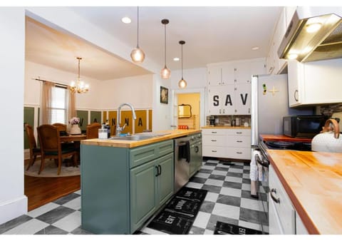Kitchen or kitchenette, Dining area, dishwasher, oven, stove