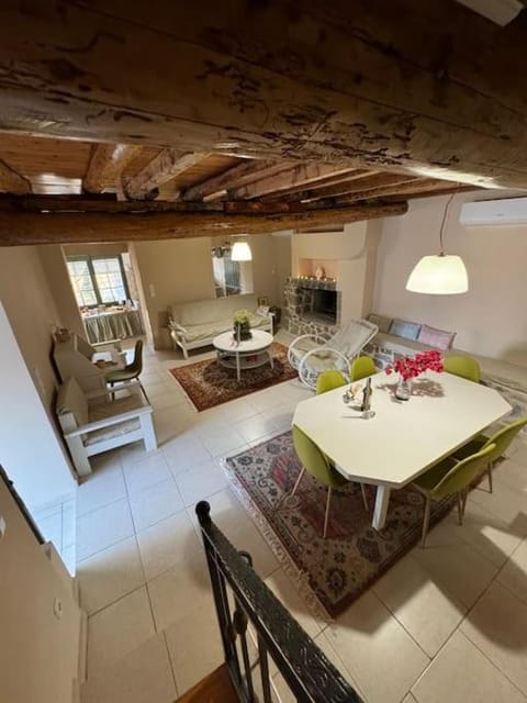 Seating area, Dining area