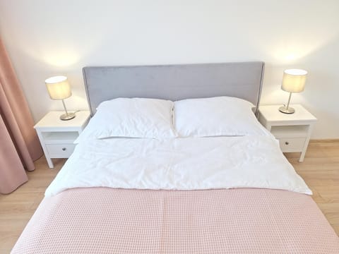 Classic Apartament - prywatny parking, blisko szpital Arkońska i Strzałowska Apartment in Szczecin