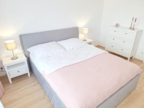 Classic Apartament - prywatny parking, blisko szpital Arkońska i Strzałowska Apartment in Szczecin