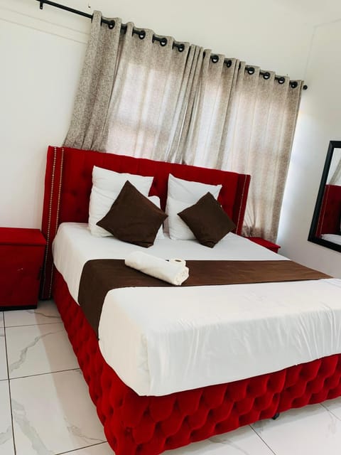 Bed, Photo of the whole room, towels