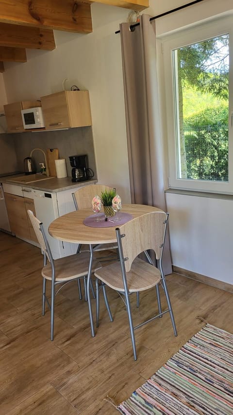 Kitchen or kitchenette, Dining area, pet friendly