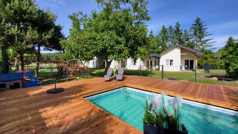 Garden, Garden view, Pool view, Swimming pool, sunbed