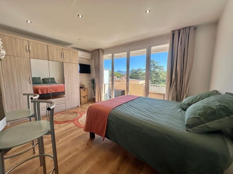 Appartement avec terrasse proche Cassis Apartment in Carnoux-en-Provence