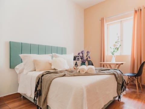 Property building, Bed, Photo of the whole room, Bedroom, towels