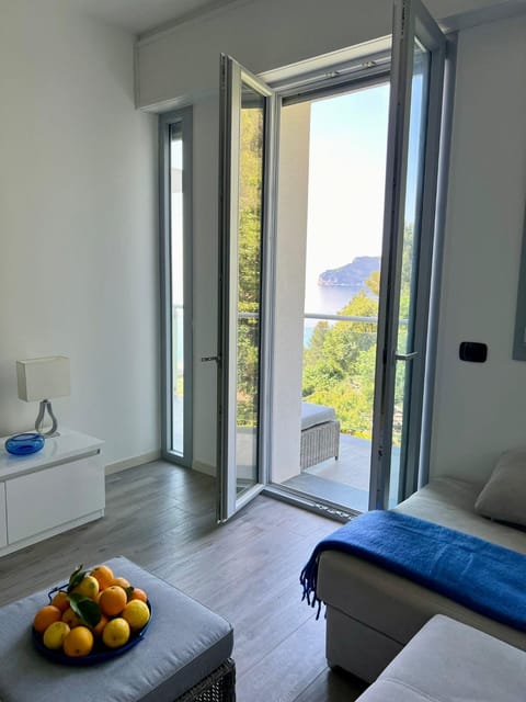 Azzurro - Beautiful and bright sea view apartment Apartment in Bergeggi