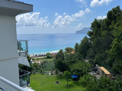 Azzurro - Beautiful and bright sea view apartment Apartment in Bergeggi