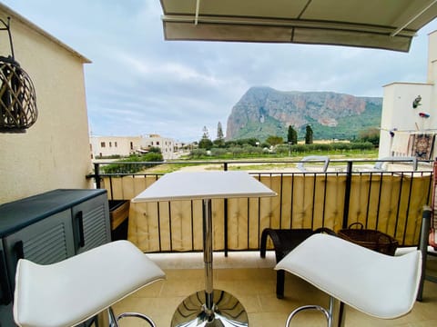 Patio, Day, Natural landscape, View (from property/room), Balcony/Terrace, Balcony/Terrace, Seating area, Mountain view