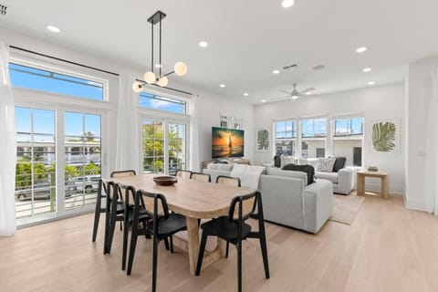 TV and multimedia, Living room, Dining area