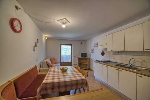 Kitchen or kitchenette, Living room, Living room, Dining area