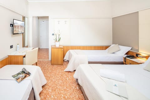 Property building, Restaurant/places to eat, Bed, Beach, Swimming pool, Breakfast, wardrobe