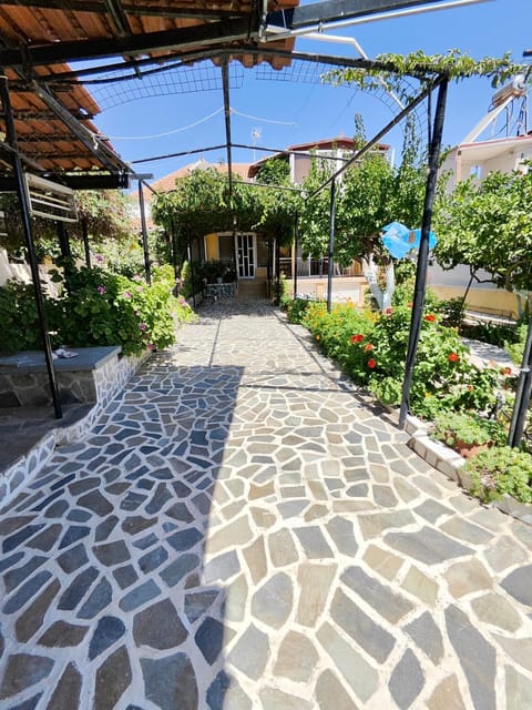 Facade/entrance, Garden, Garden, acessibility
