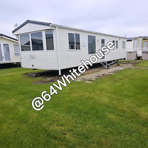 64 Whitehouse Apartment in Towyn