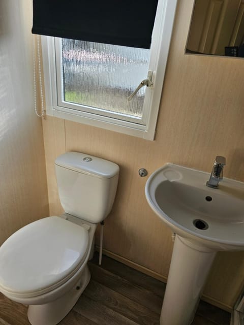 64 Whitehouse Apartment in Towyn